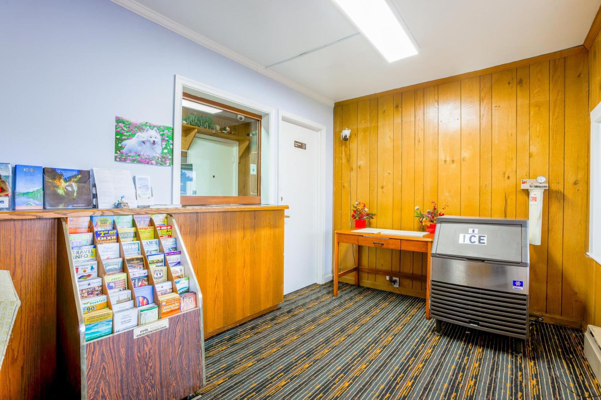 Relax Inn By Oyo Natural Bridge I-81 외부 사진